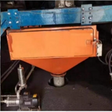 The cleaning device for the material falling recovery of the belt conveyor